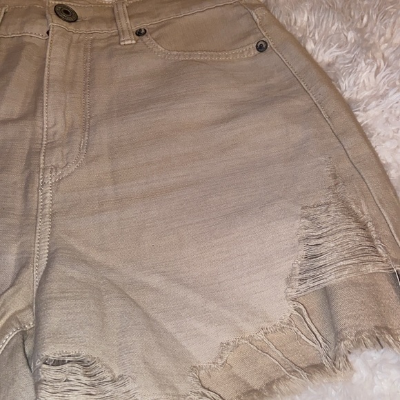 American Eagle cream beige tan distressed shorts subtle stripe detail design - Picture 3 of 7